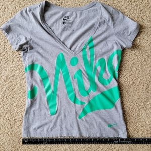 Nike Women's Gray And Green Slim Fit V-neck T-shirt - Size Large
